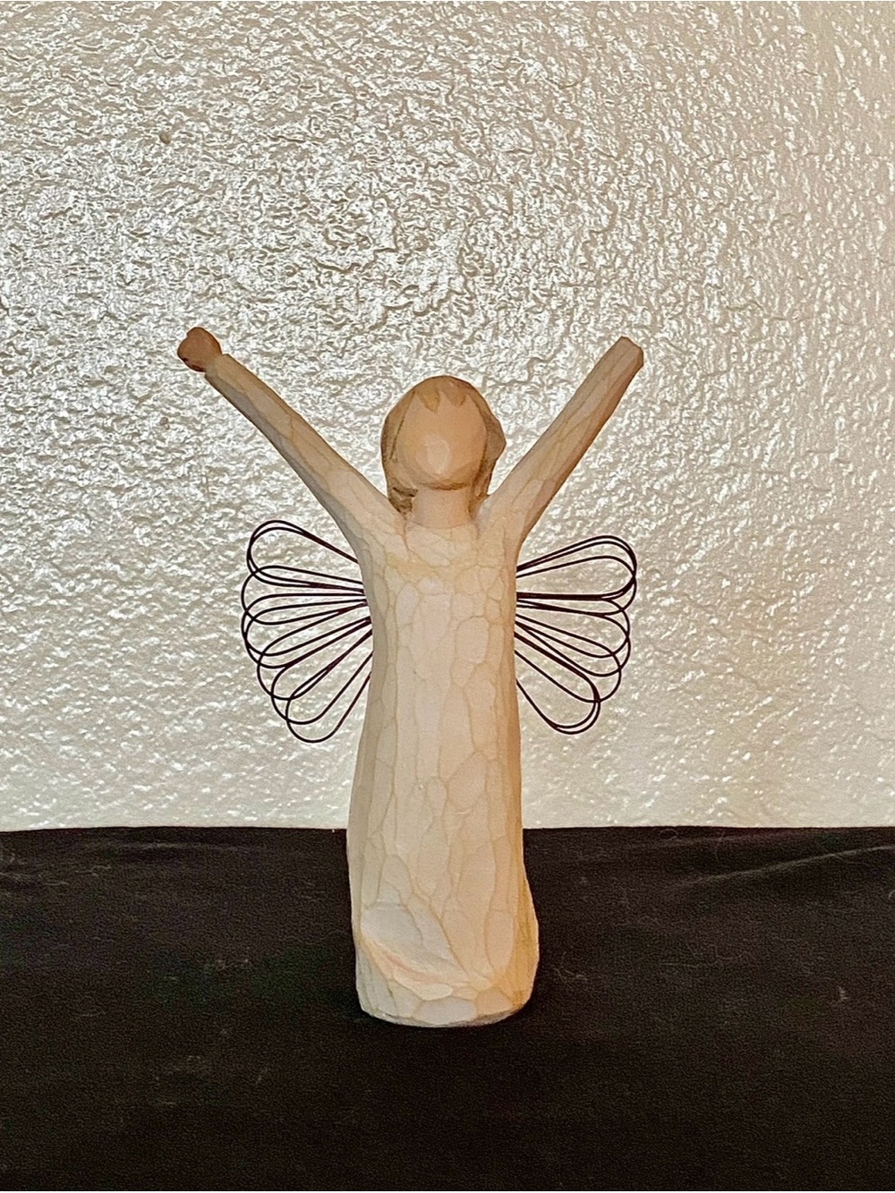 ARTIST SUSAN LORDI'S WILLOW TREE ANGEL OF COURAGE 2004 *MISSING HER RIGHT FIST*